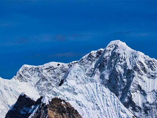 Baruntse Climbing Season