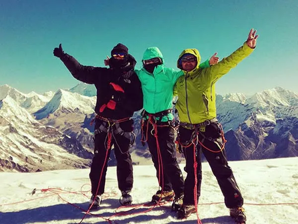 mera peak climbing in october