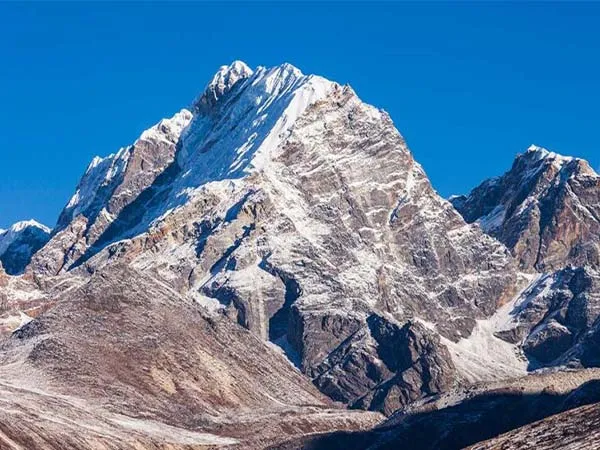 How Long Does It Take To Climb Lobuche Peak