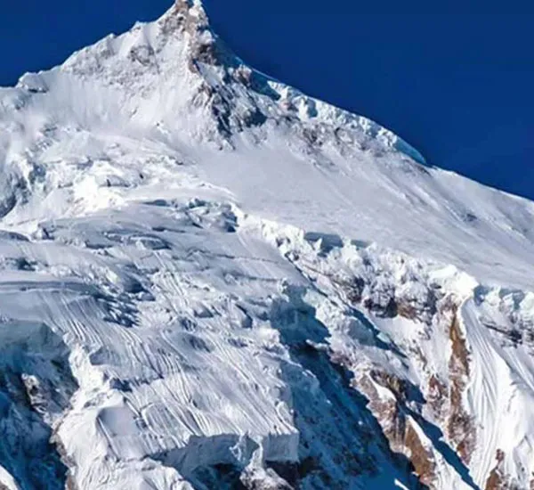 How many people have reached the summit of Manaslu
