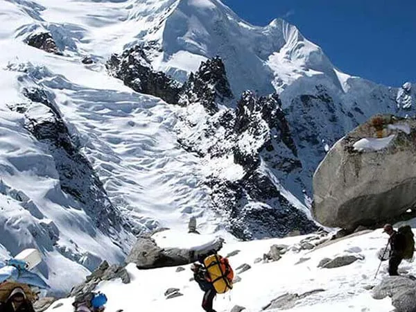 Climbing Mera Peak in 14 Days
