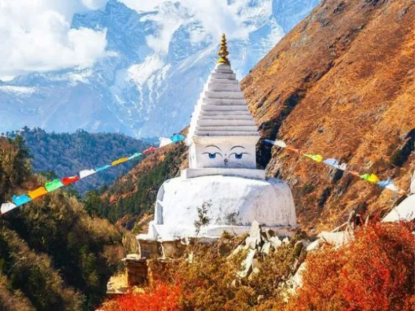 stupa on the way to himalayas
