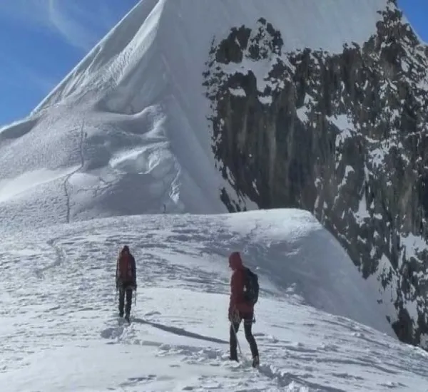 Tent Peak Difficulty and climbers going top with beautiful view