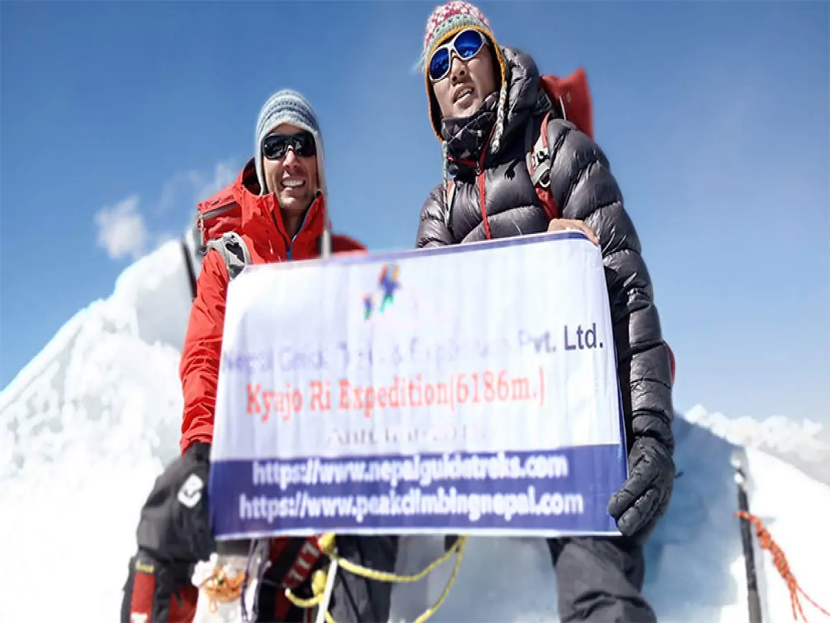 Kyajo Ri summit