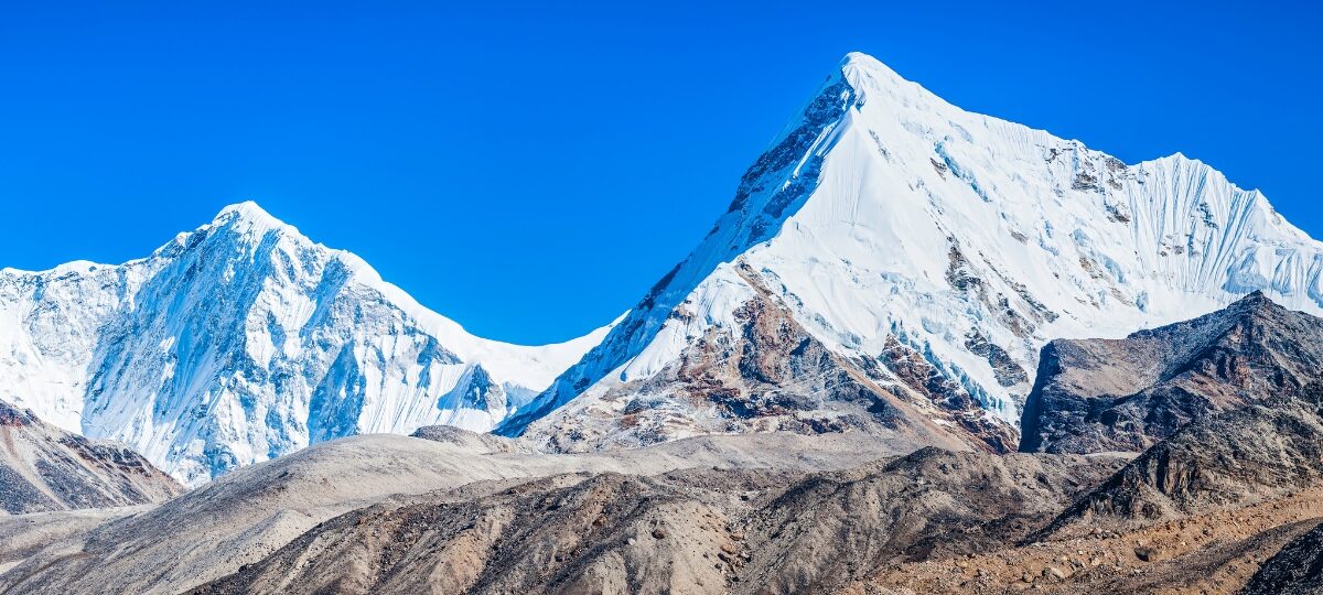 baruntse climbing in spring and autumn