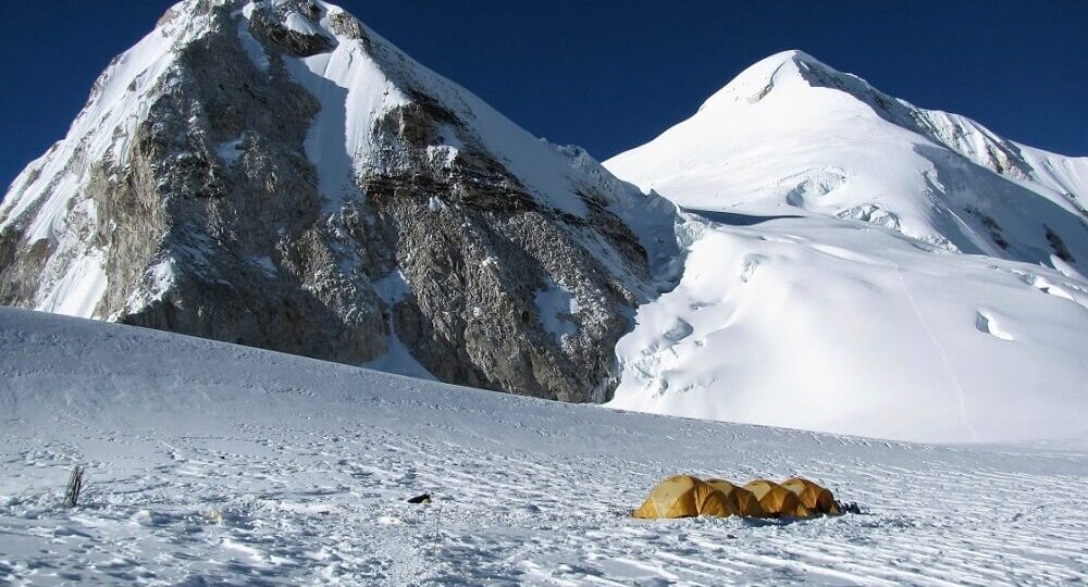 Baruntse climbing in autumn 