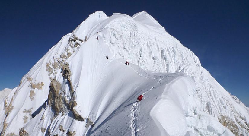 Route of Baruntse peak 