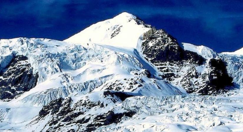best climbing peaks in nepal for spring