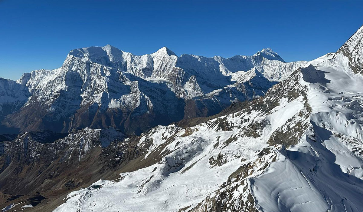 Chulu far east climbing in November