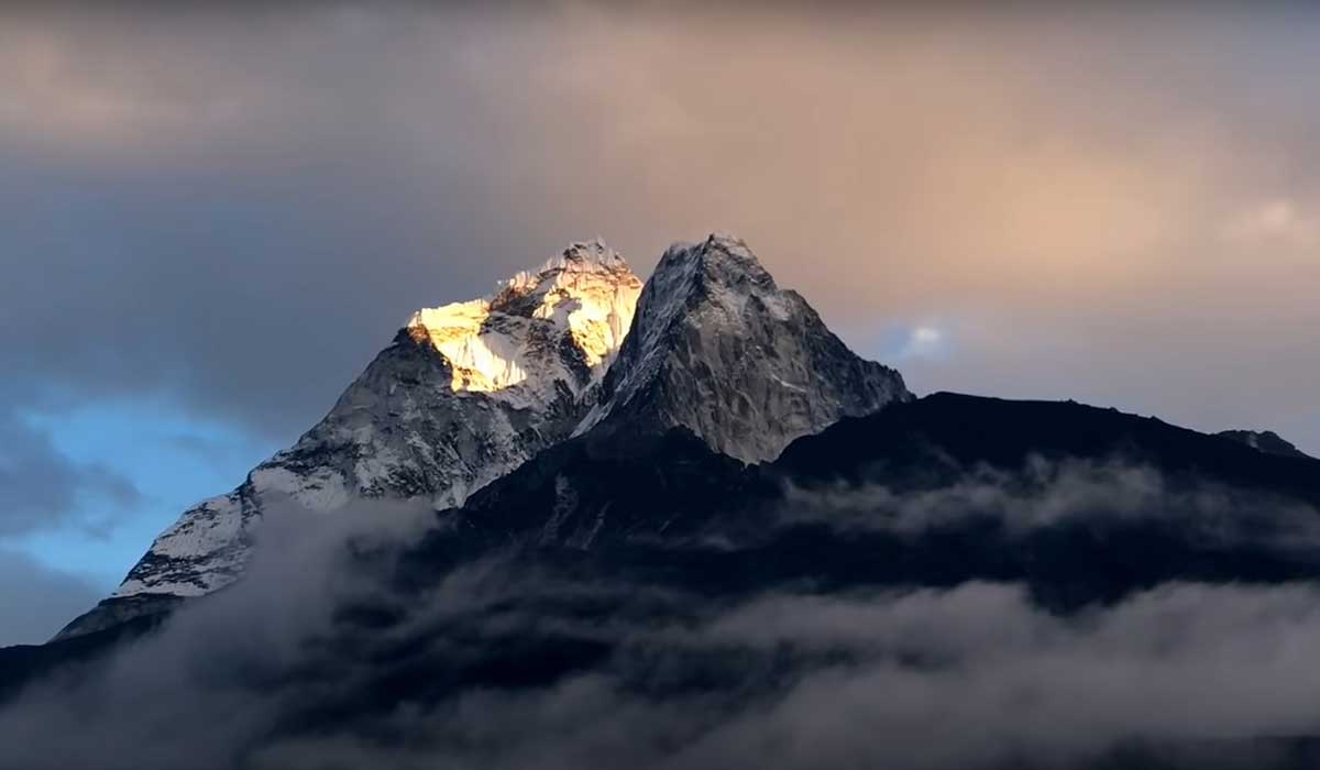 everest view and the cloudy weather
