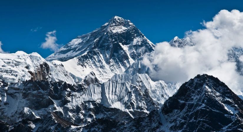 in autumn everest looks this beautiful