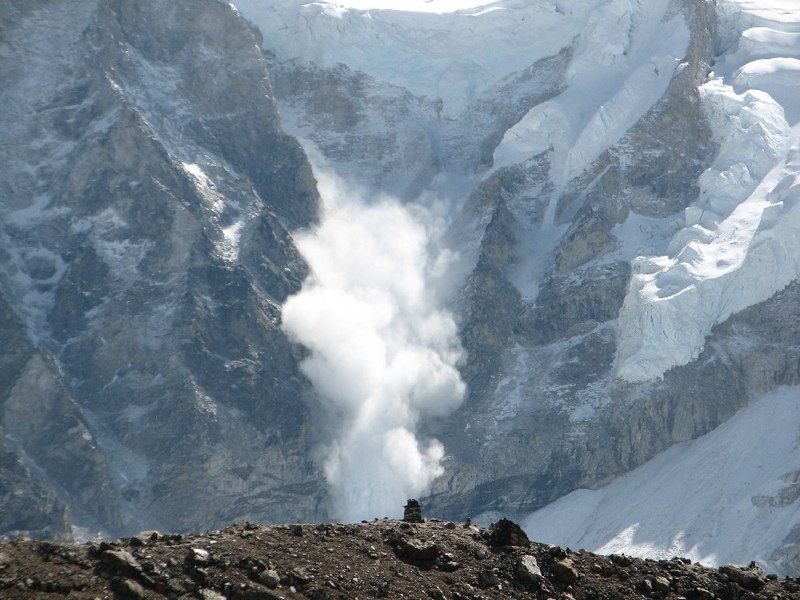 avalanche on the everest