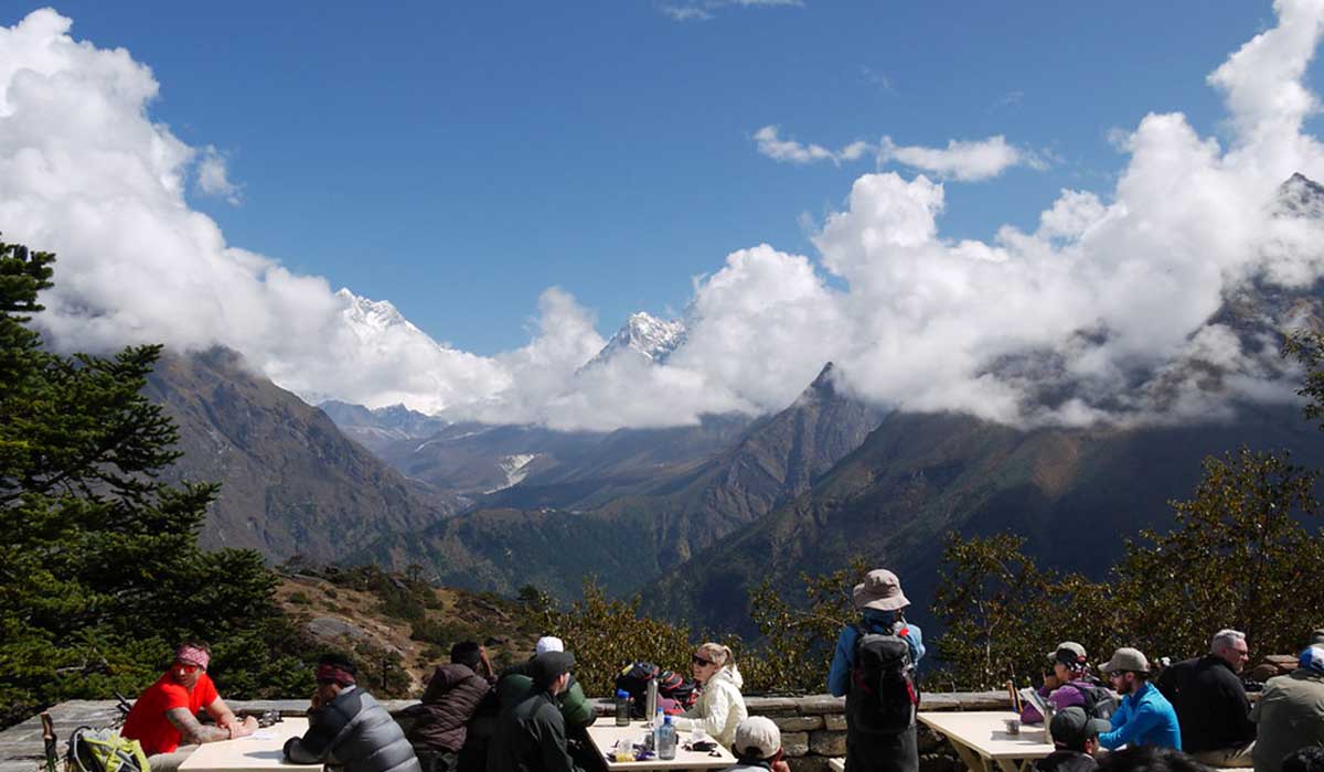 Mount Everest climbing in October