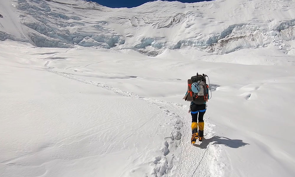 How much does everest expedition cost 