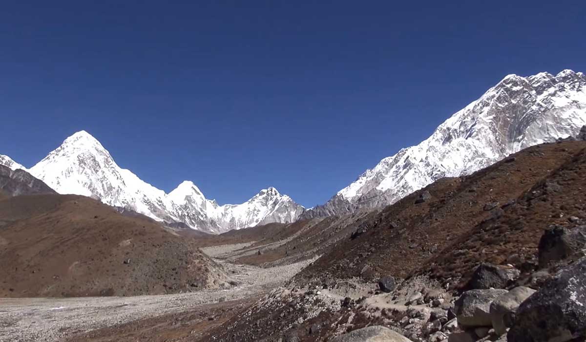 the-beautiful-view-of-Mount-Everest