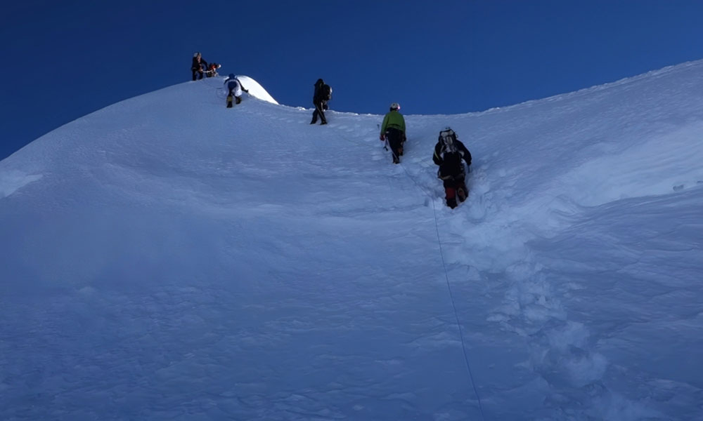 The challenges of Cholatse peak climbing 