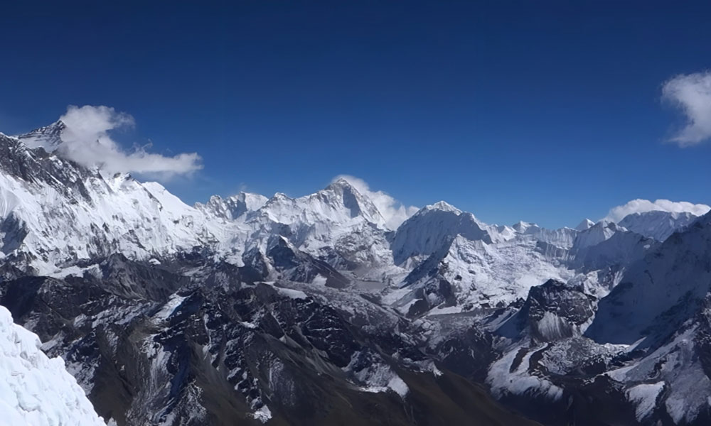 how difficult is the cholatse expedition