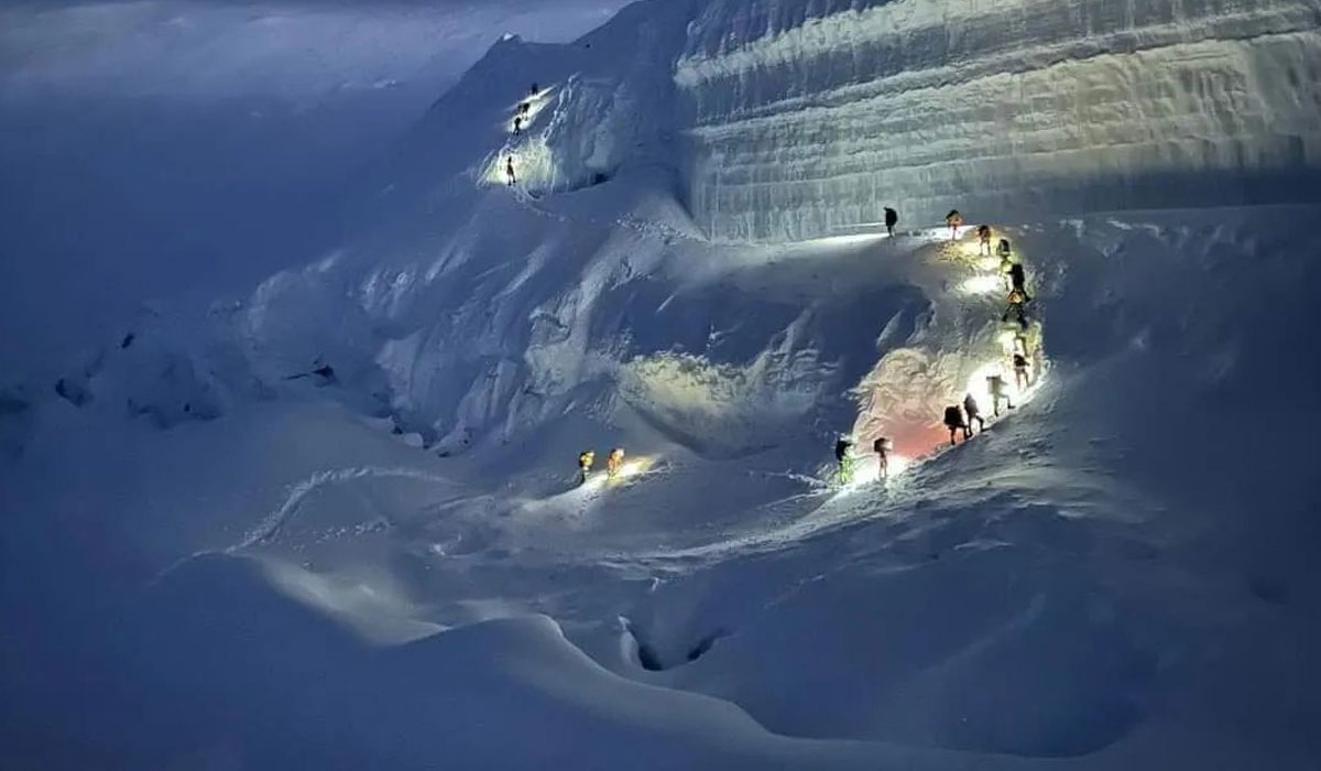 Climbers on their way 