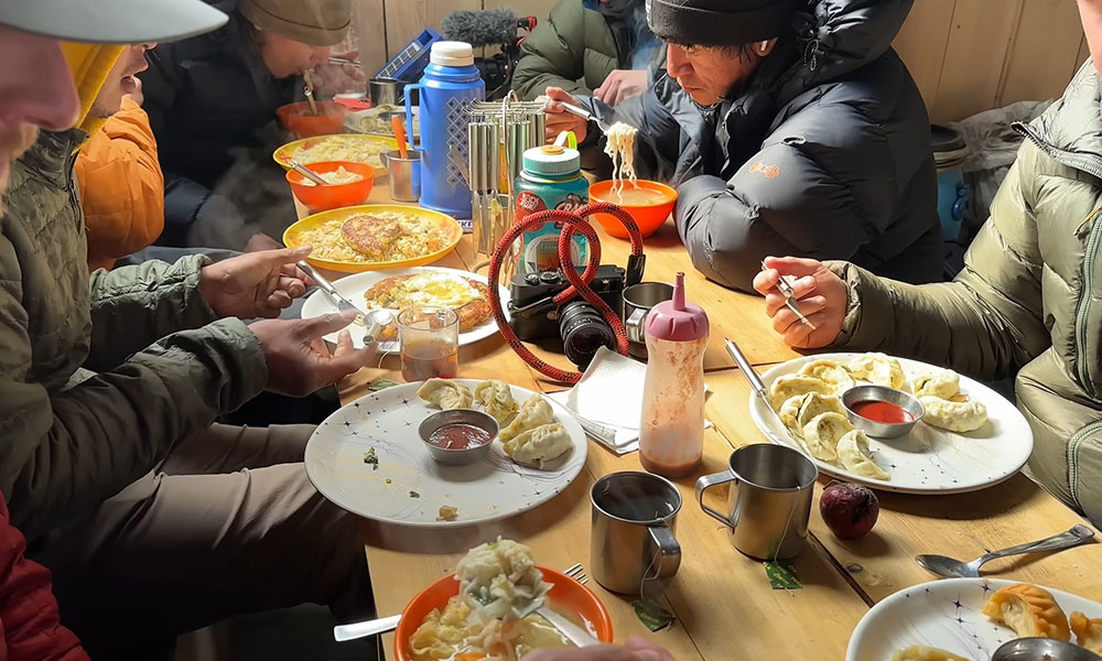 food and drinks during manaslu climbing 