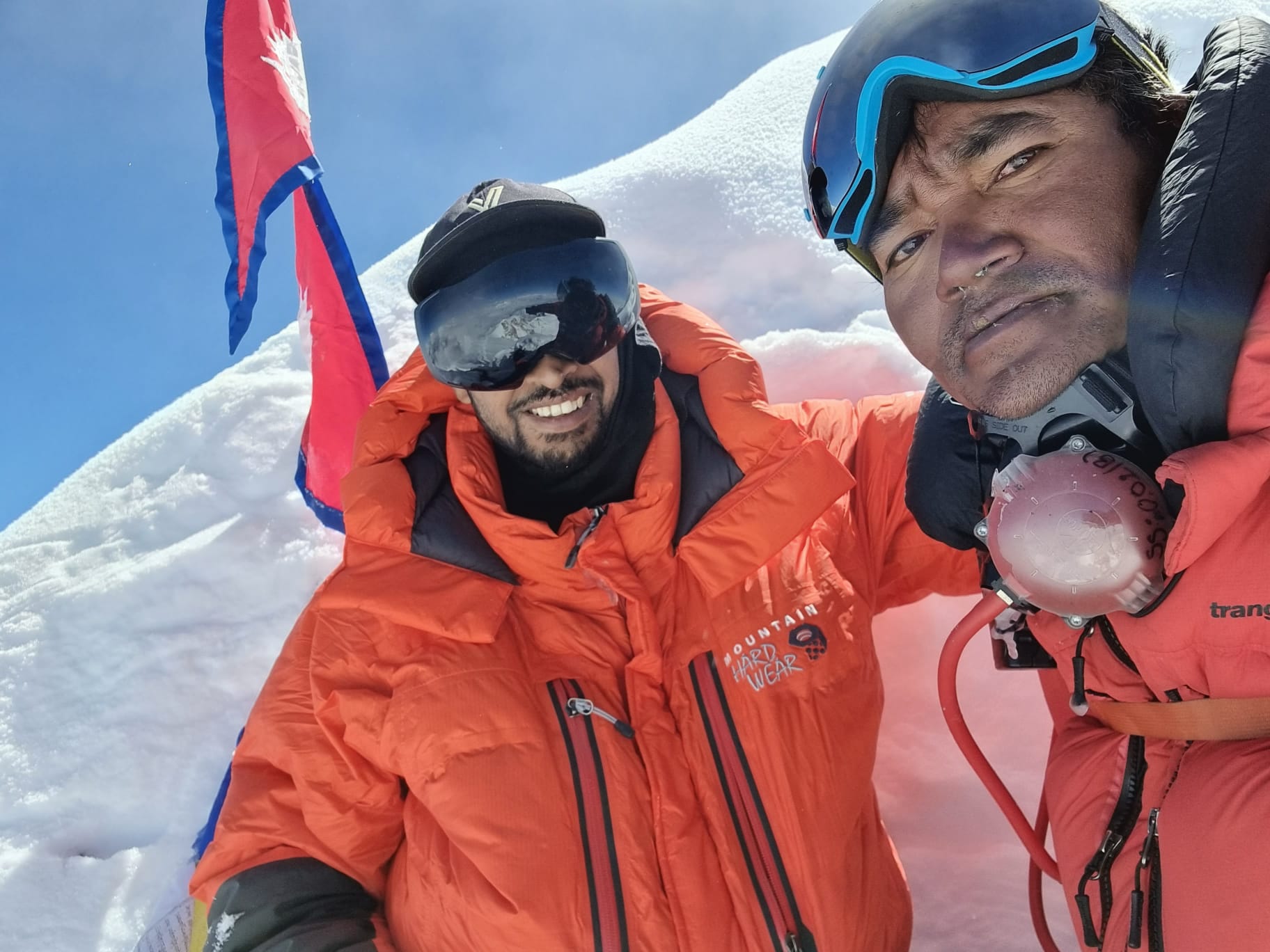 manaslu expeition at the top