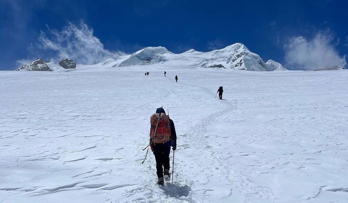 mera peak expedition april