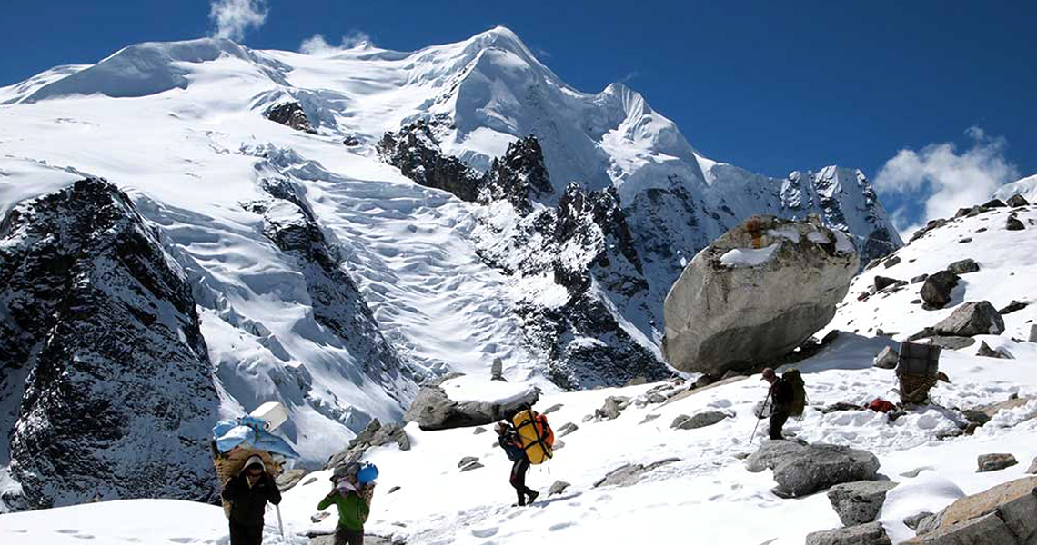 difficulties during mera peak climbing 