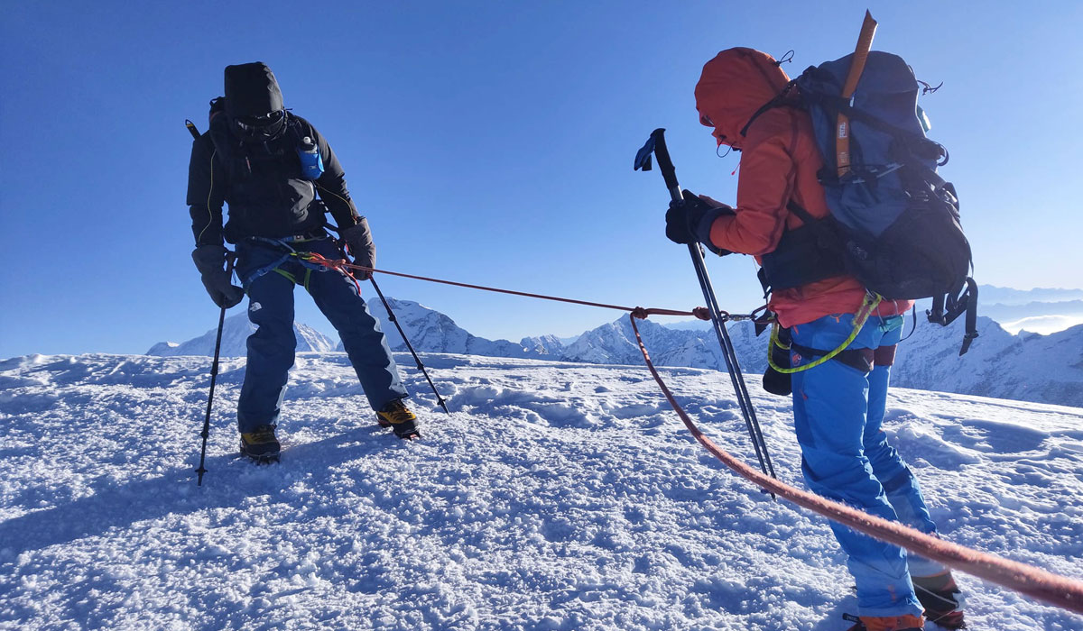 how high is mera peak 