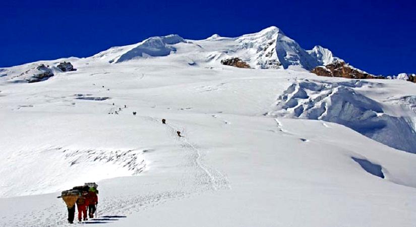 mera peak climbing 