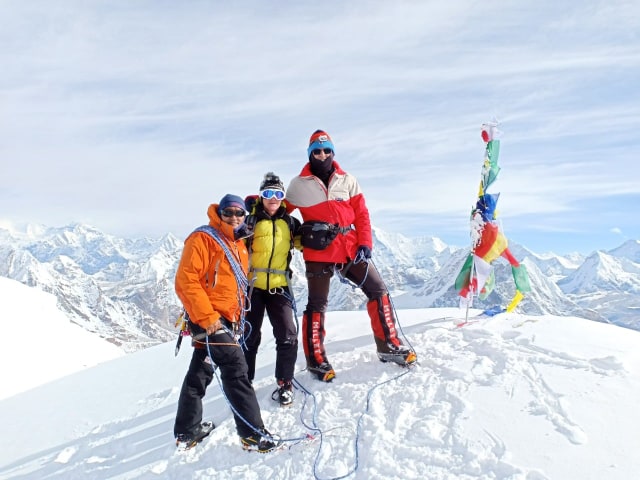 mera peak climbing in autumn season