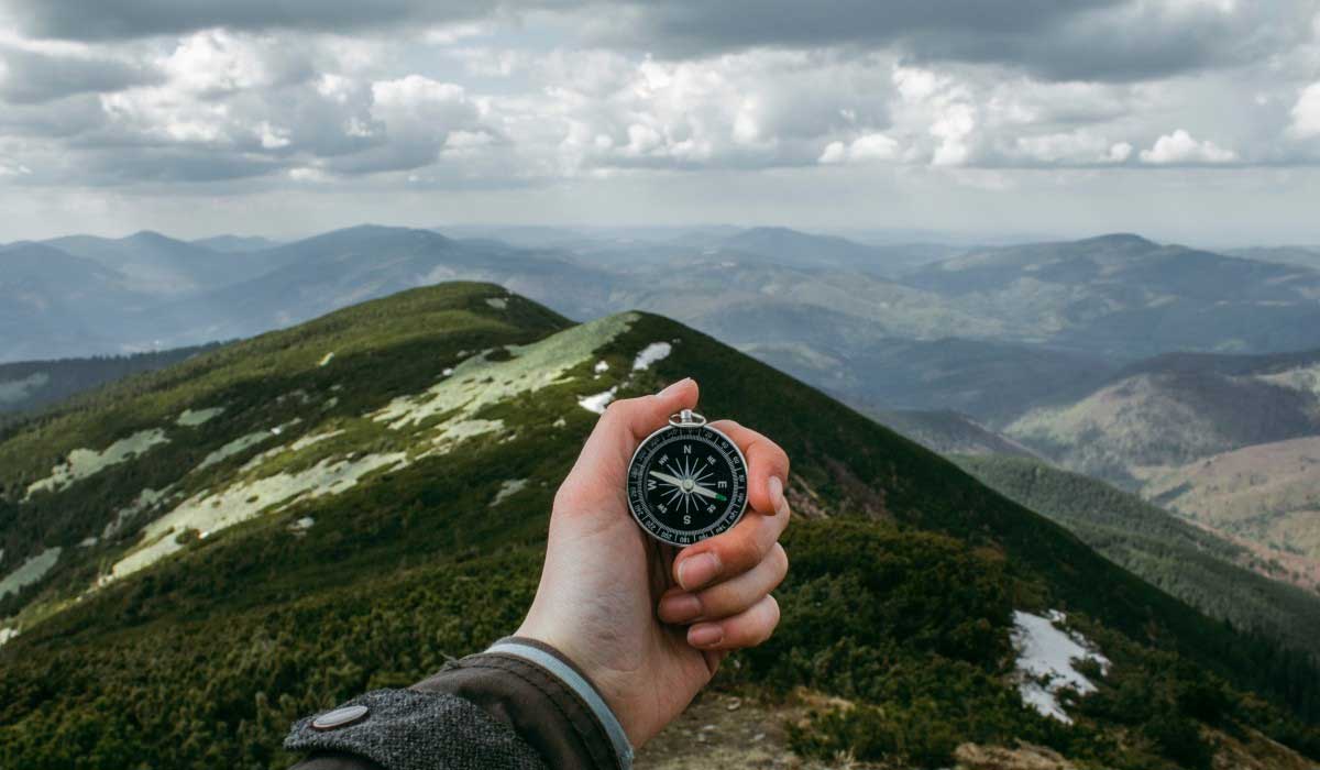 compass used for mountaineering