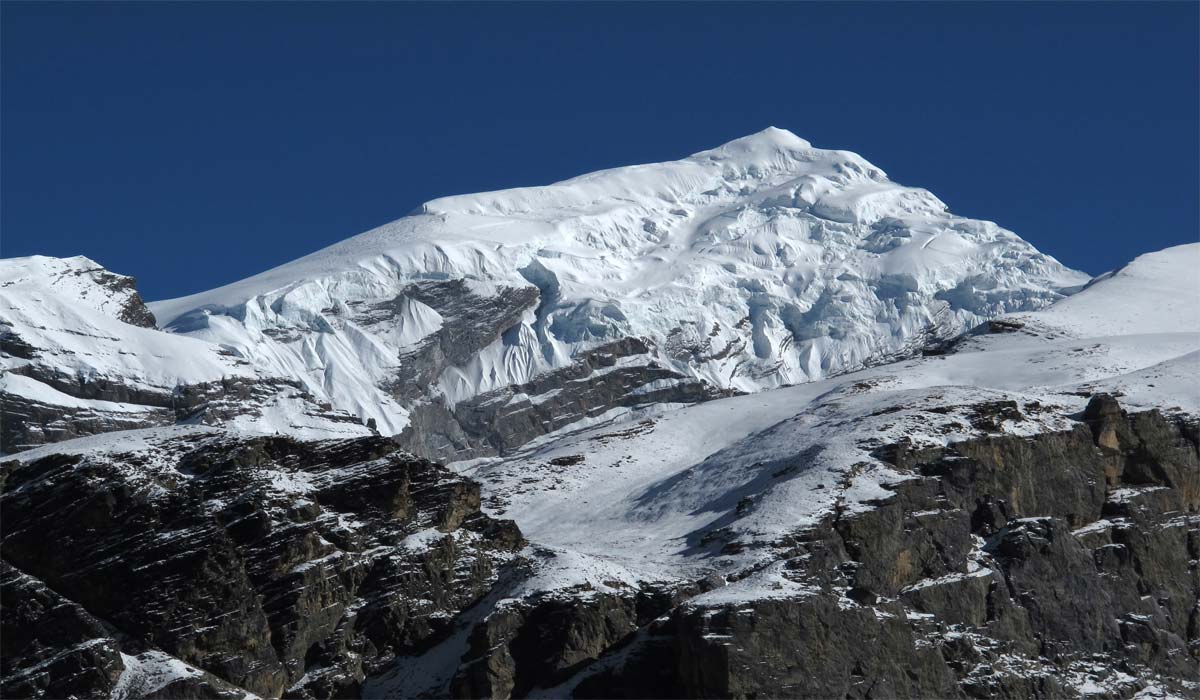 Chulu west peak climbing