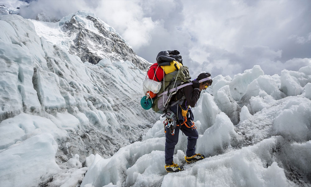 guides carrying equipment and supplies