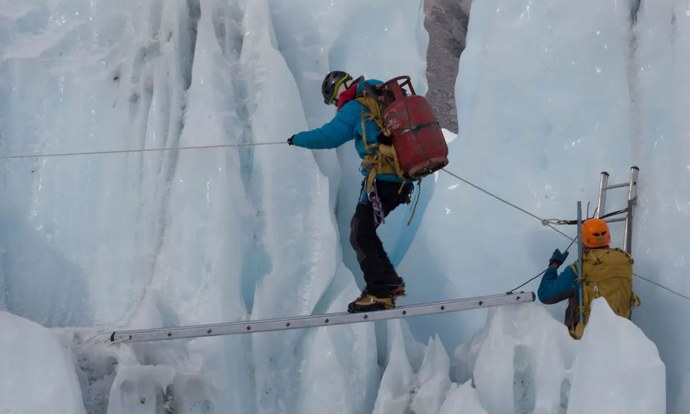 sherpa guides helpful in climbing expeditions