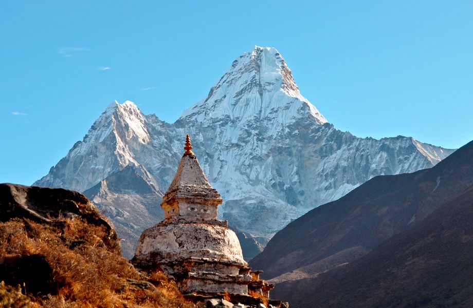 best time for ama dablam climbing and everest 