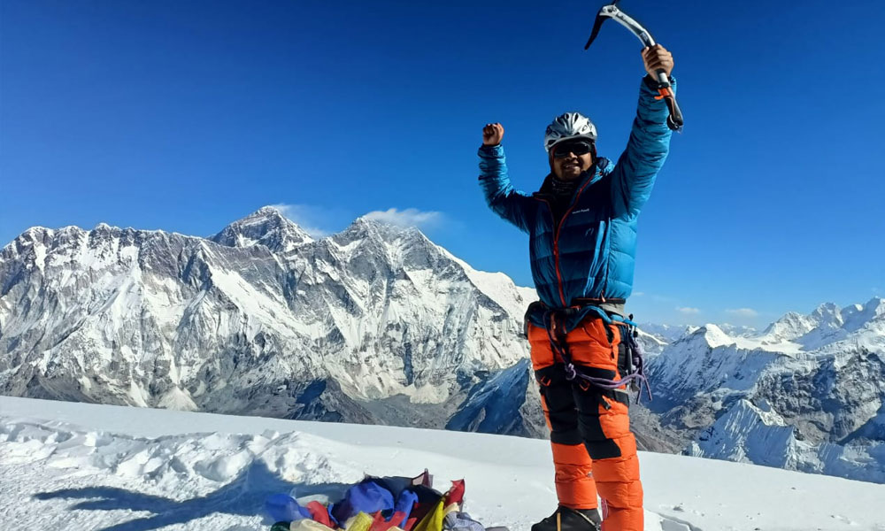 ama dablam peak climbing in spring 