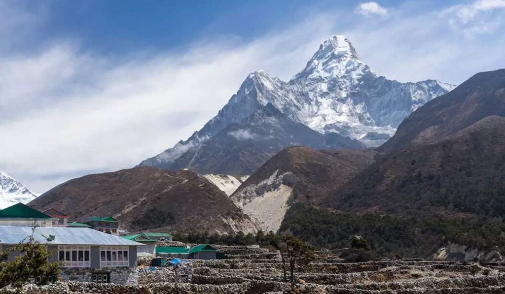 ideal time for ama dablam peak climbing 