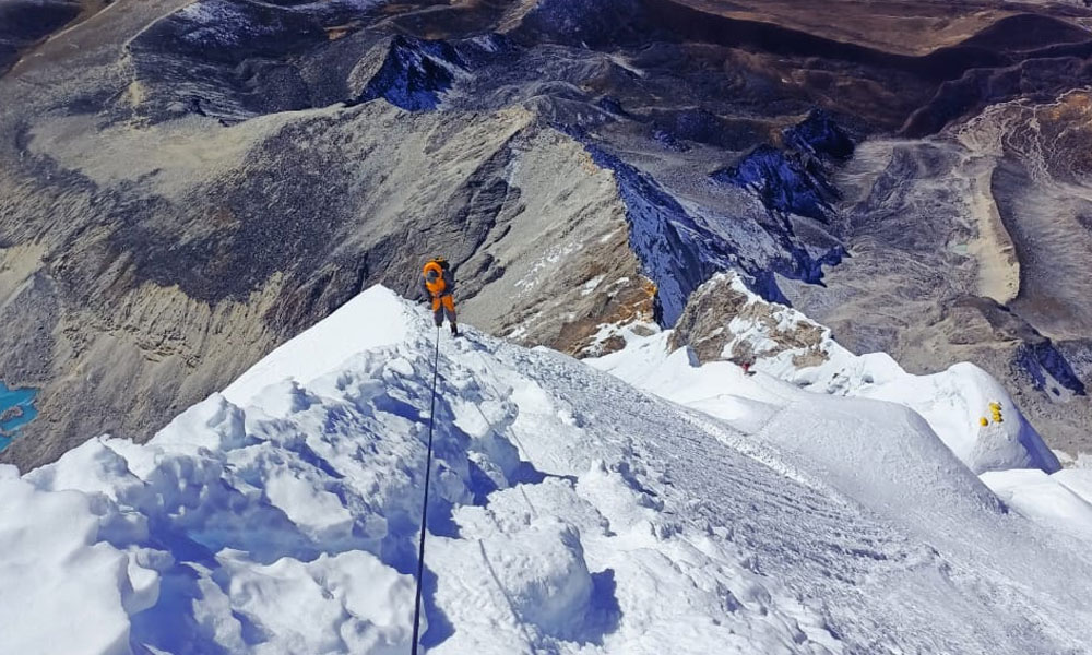 optimal time for ama dablam peak climbing