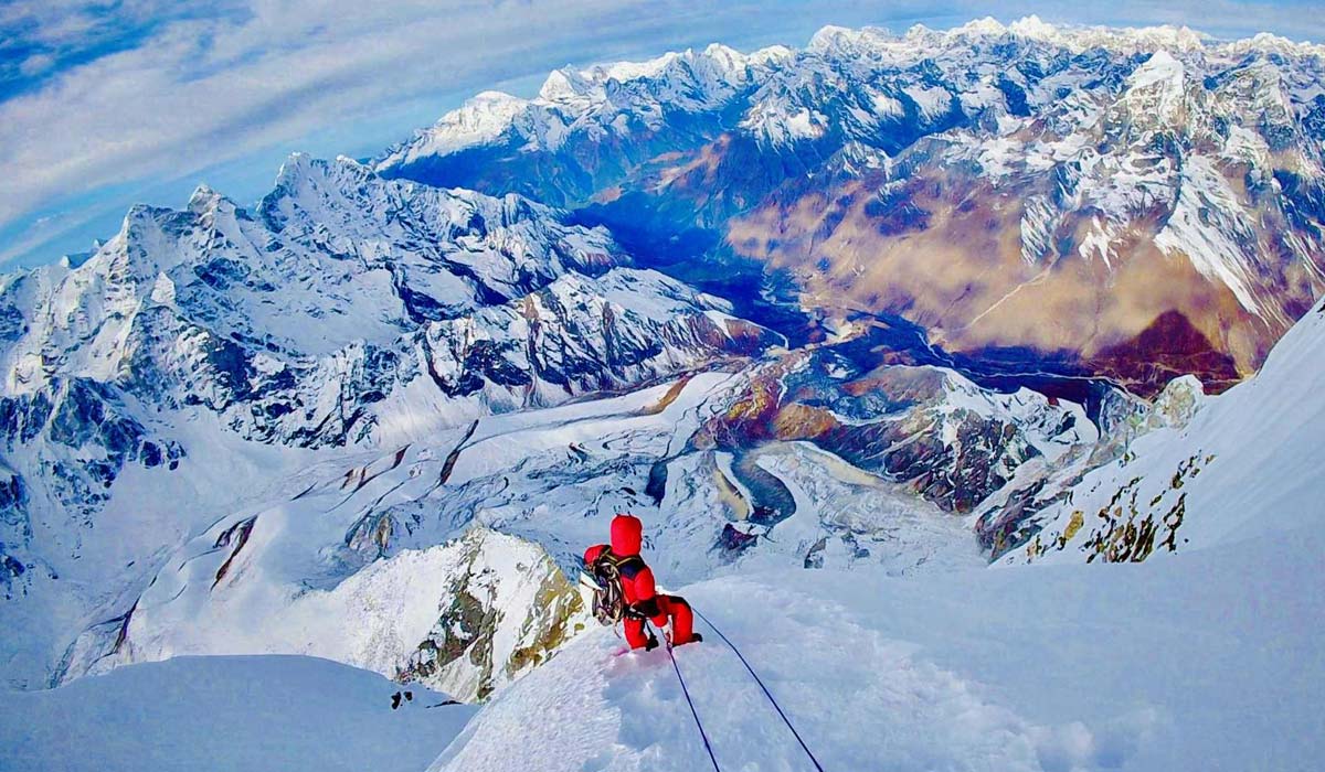 ama dablam in autumn month of november