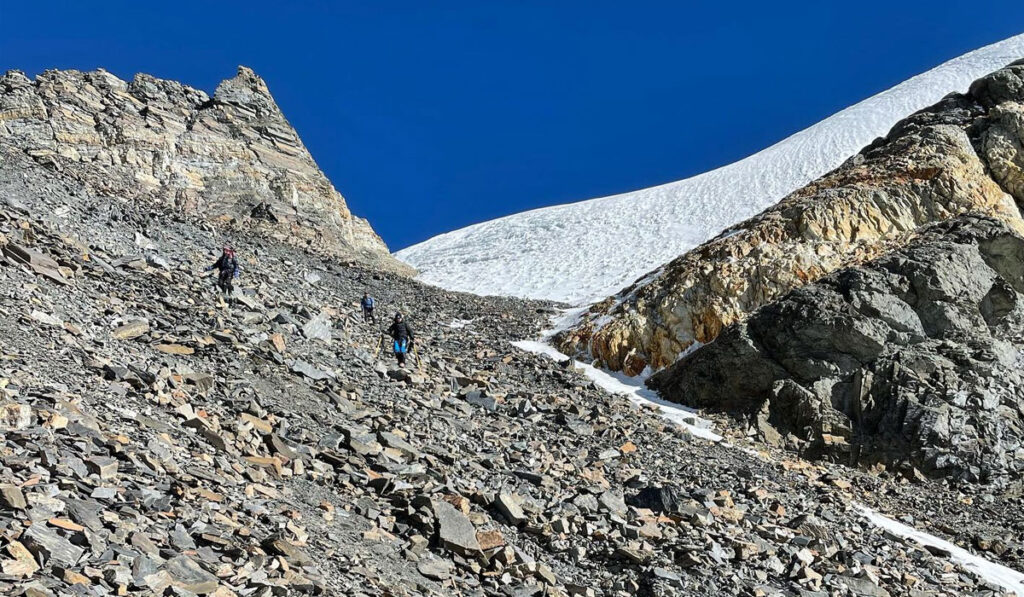 best peaks to climb in nepal for under$3000