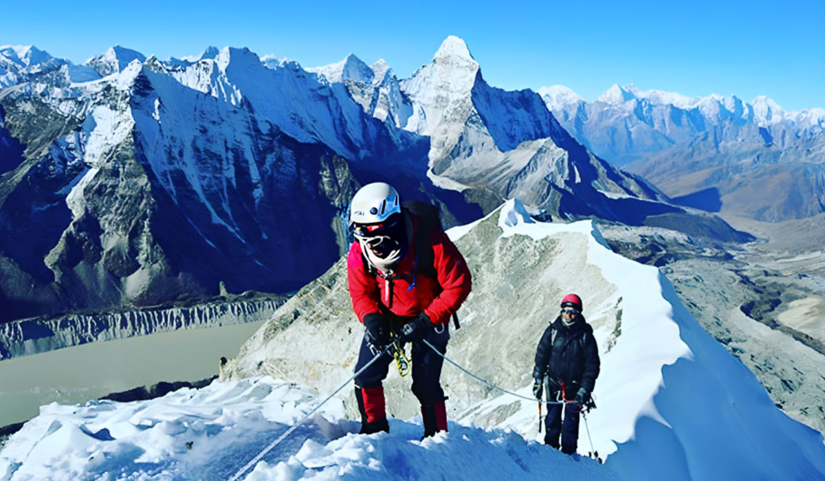 best time for mountaineering in nepal seasonal breakdown