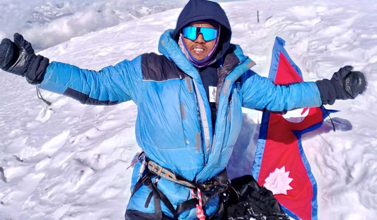 best time to climb himlung himal