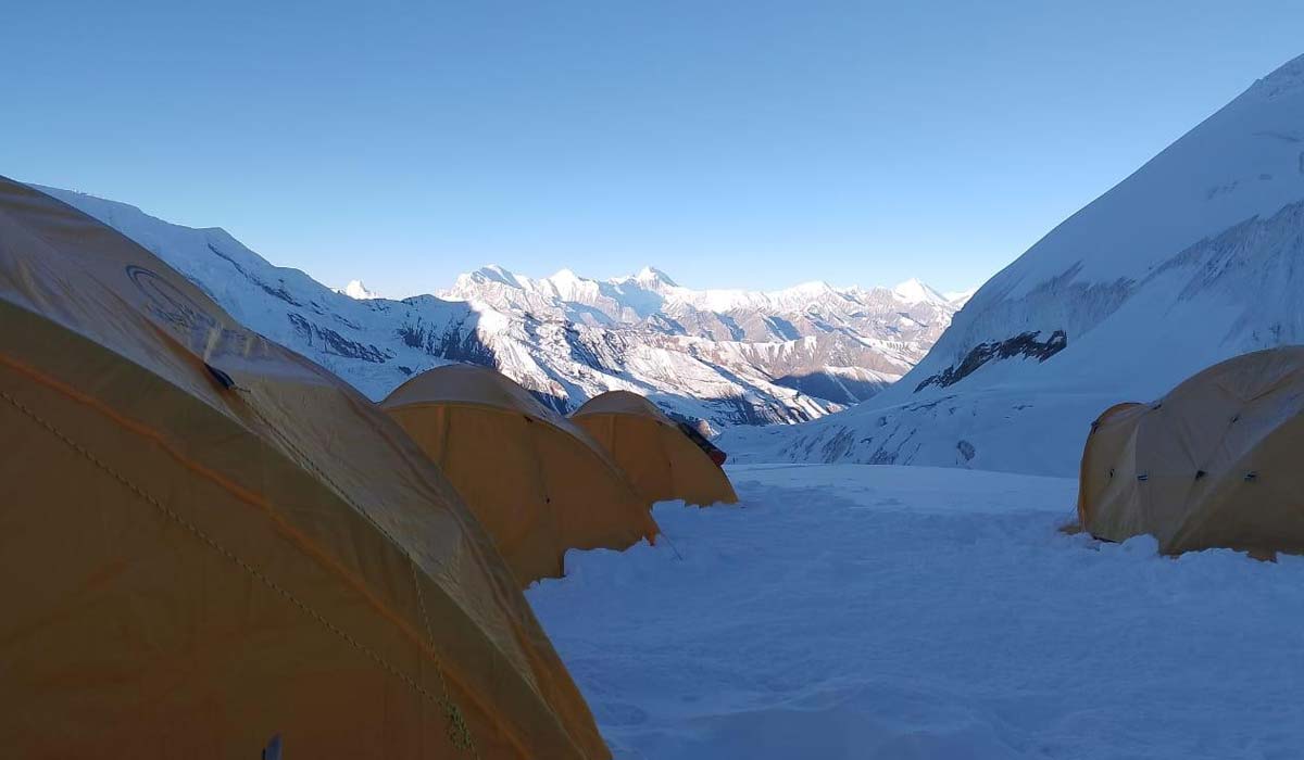 base camp service for himlung peak climbing