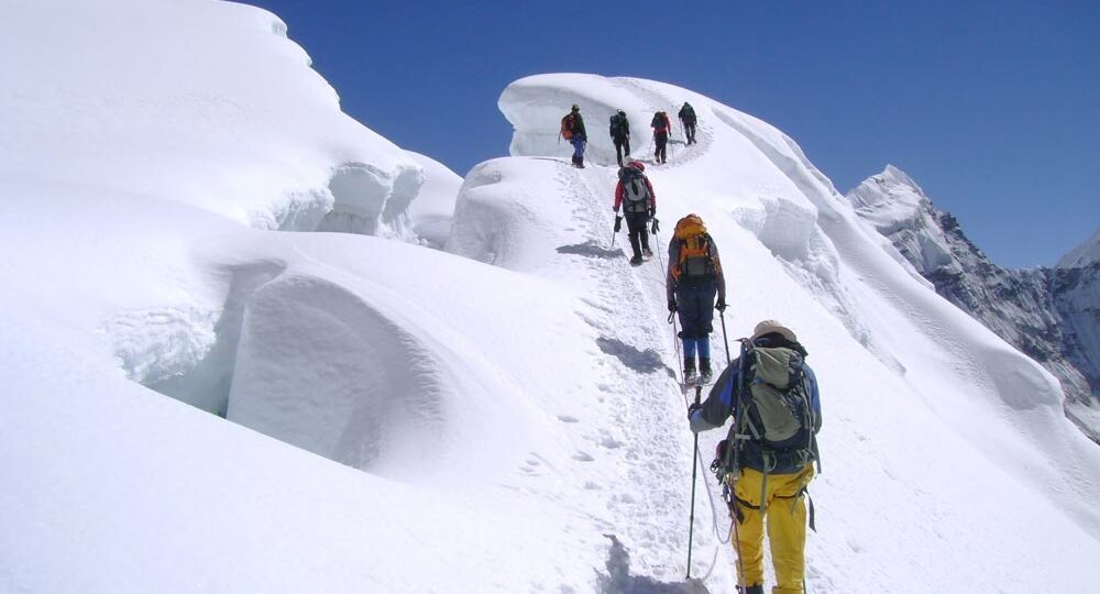 island peak climbing guide for beginners 