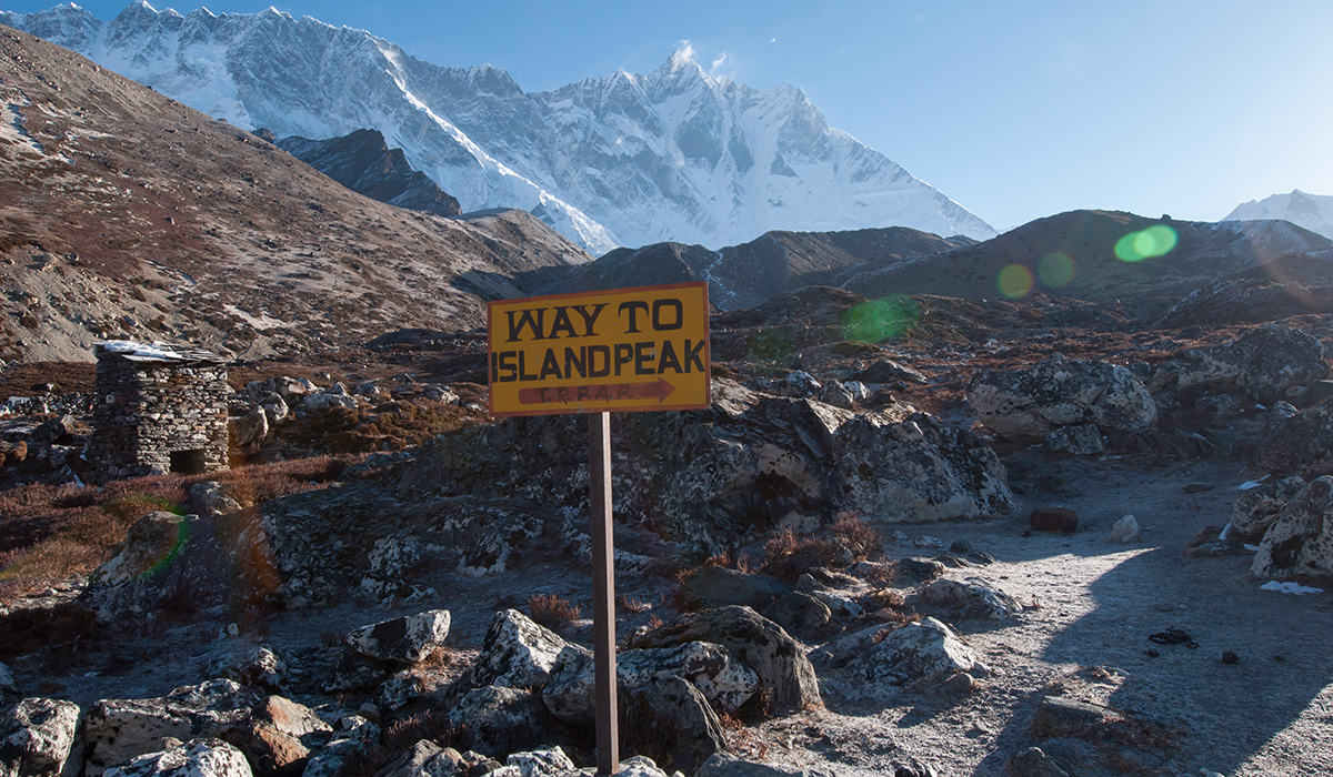 Best time of the year to climb island peak 