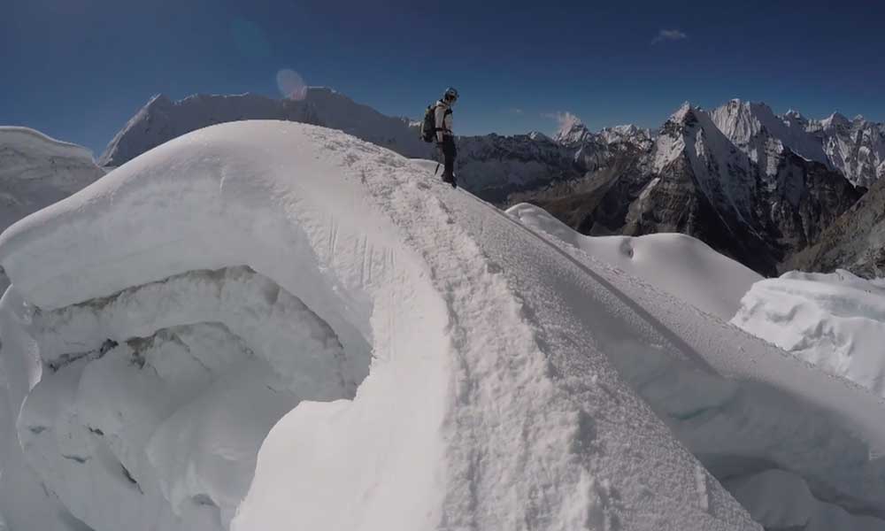 lobuche east vs island peak 