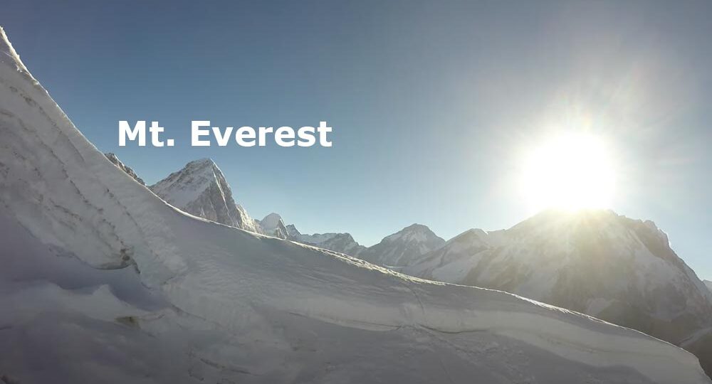 can u see everest from lobuche 
