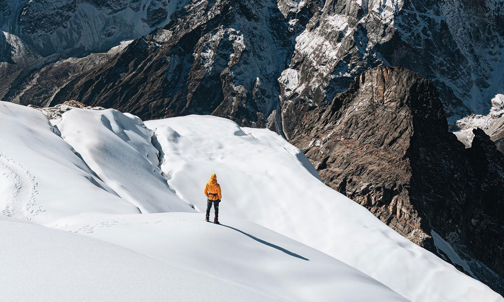 lobuche peak climbing cost 