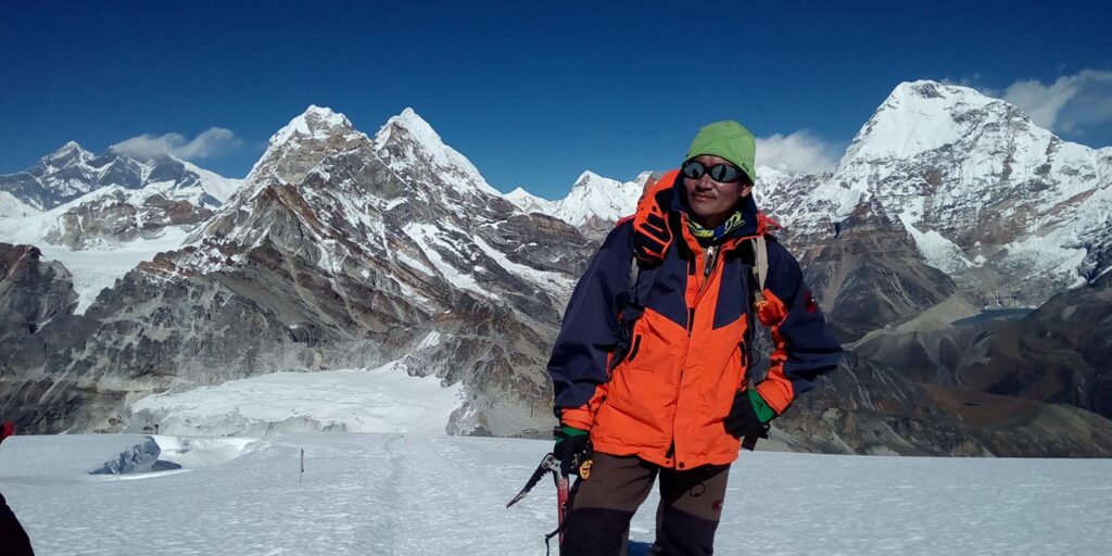 lobuche peak climbing cost includes section