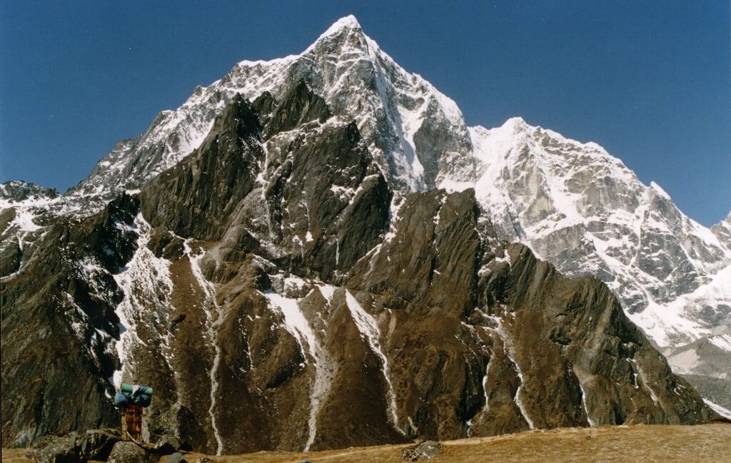 lobuche climbing difficulty 