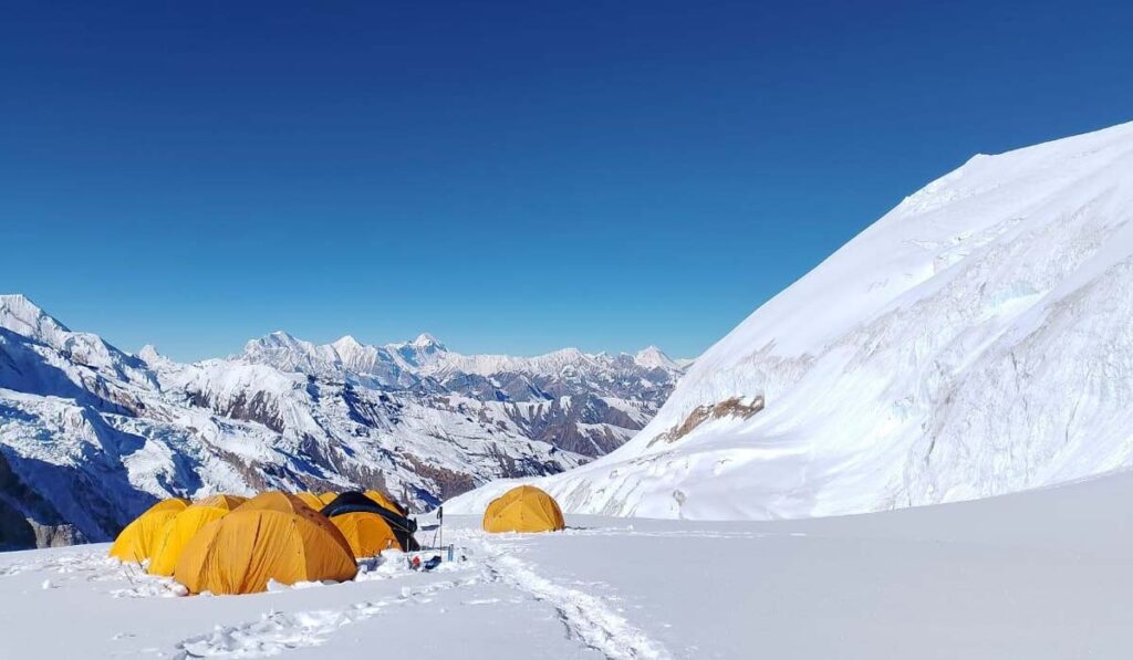 peak climbing in nepal himlung